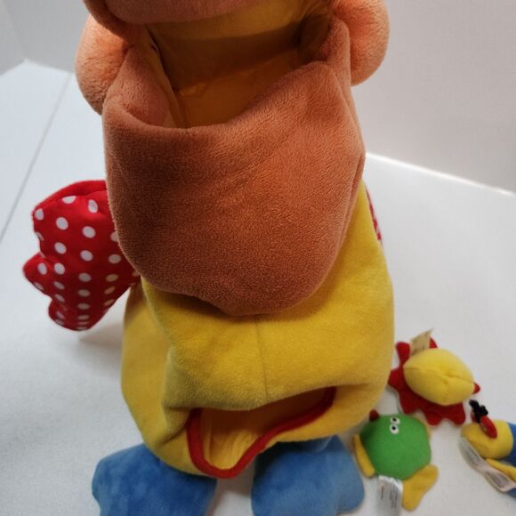 Melissa & Doug Pelican Plush – Feedable Toy + 3 Critters - Picture 4 of 7